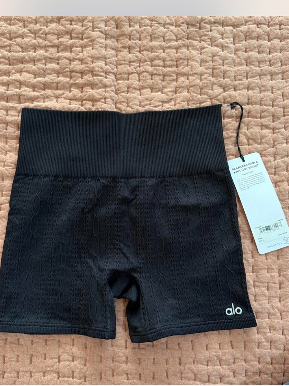 ALO YOGA SEAMLESS CABLE KNIT HOT SHORT